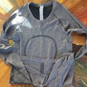 Lululemon Athletica Swiftly Tech Full Length Long-Sleeve Top in Sparkle Grey, 4